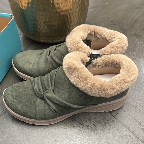 Bzees Women's Genie Slip On - Picture 7 of 12